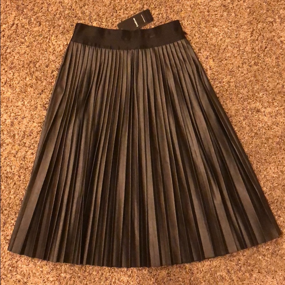 Pleated Black Bebe Skirt
